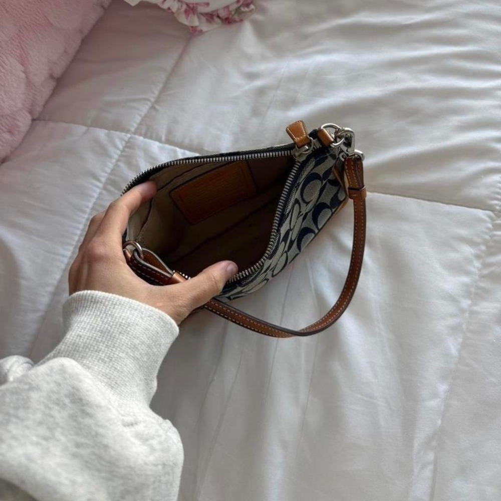 Y2K Coach Signature Demi monogram mini shoulder bag in navy blue and canvas - Picture 4 of 8